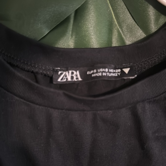 Basic black crop top Zara size small - Picture 2 of 3